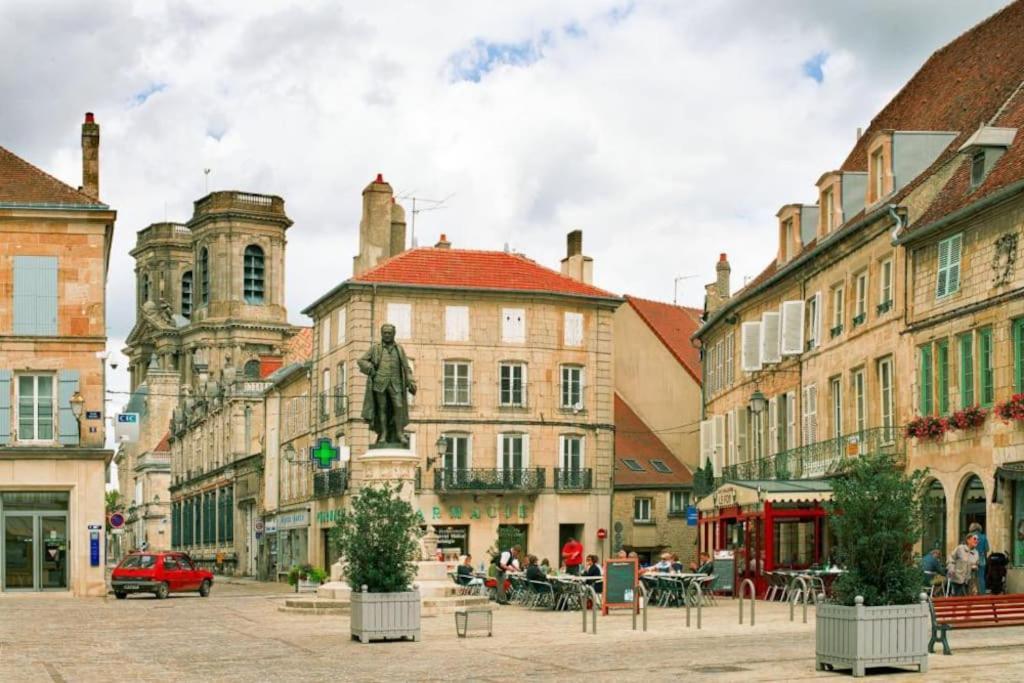 Appartement Au Centre-Ville Avec Cour Langres Exteriér fotografie